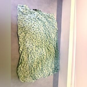 Motel skirt with slit green coloured